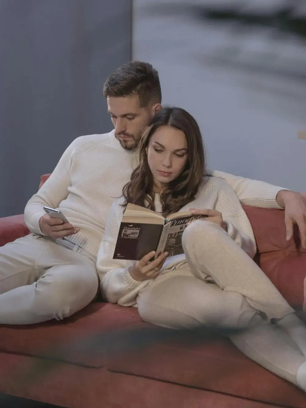 What is phubbing? How does it affect a relationship?