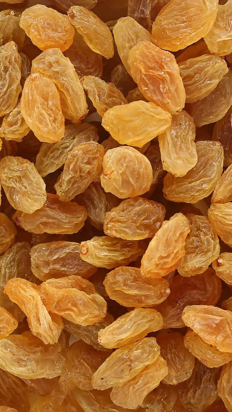 8 surprising benefits of raisins